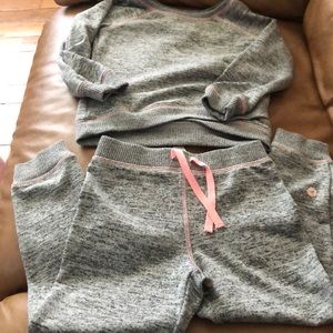 Little girl sweatsuit very cute💕
